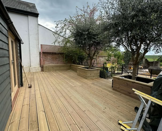 Carpenter Sittingbourne, Carpentry, Decking, Fencing, Kent